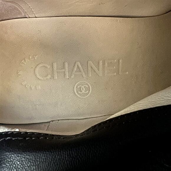 Chanel Black Leather Cap-Toe Shearling Quilted Boots – Size 39.5 - Picture 6 of 10